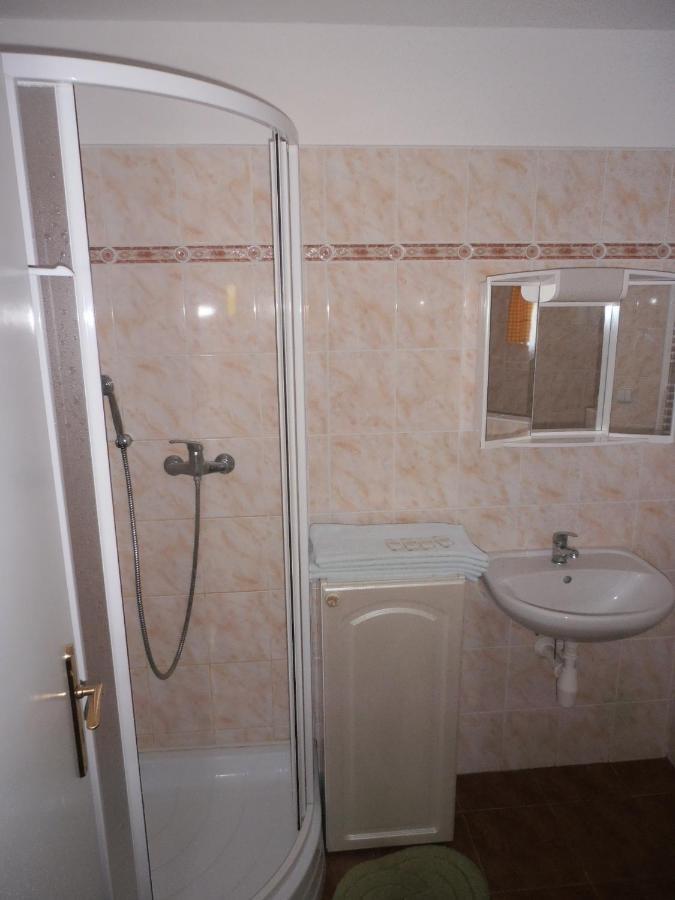 Ubytovani U Machova Jezera - Apartmany - Ludmila Grulisova Doksy  Exteriör bild